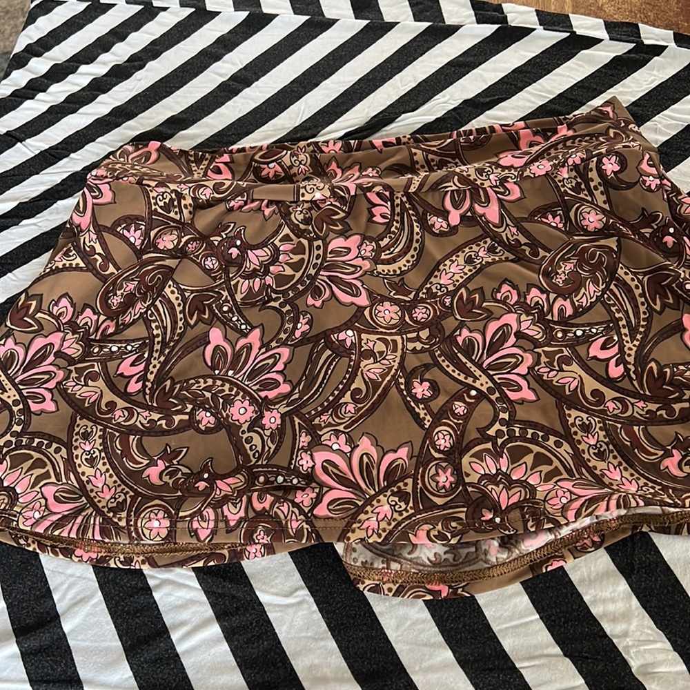 Venus size 12 tankini, with skirted bottom. Included extra black bottom - Picture 2 of 9